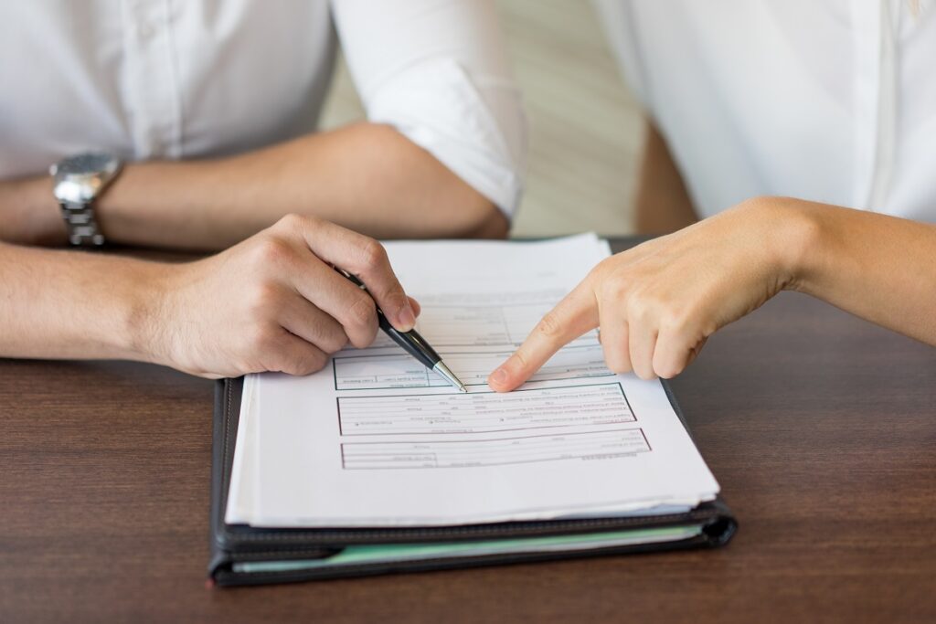 Accompagnement personnalisé et aide administrative aux particuliers : notre équipe facilite la gestion de vos démarches, dossiers et courriers pour un service rapide et fiable.